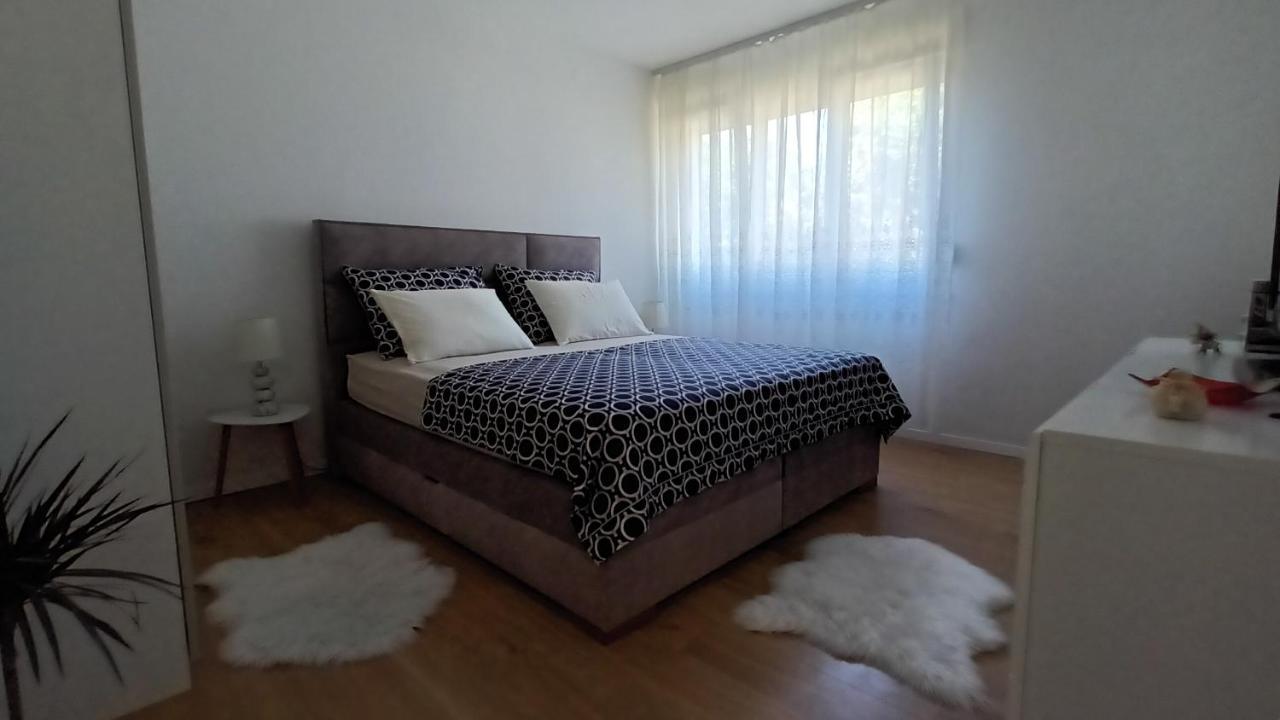 Leona Apartment-Perfect For Four สปลิท ภายนอก รูปภาพ