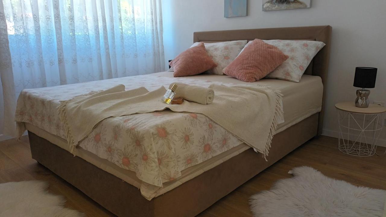Leona Apartment-Perfect For Four สปลิท ภายนอก รูปภาพ