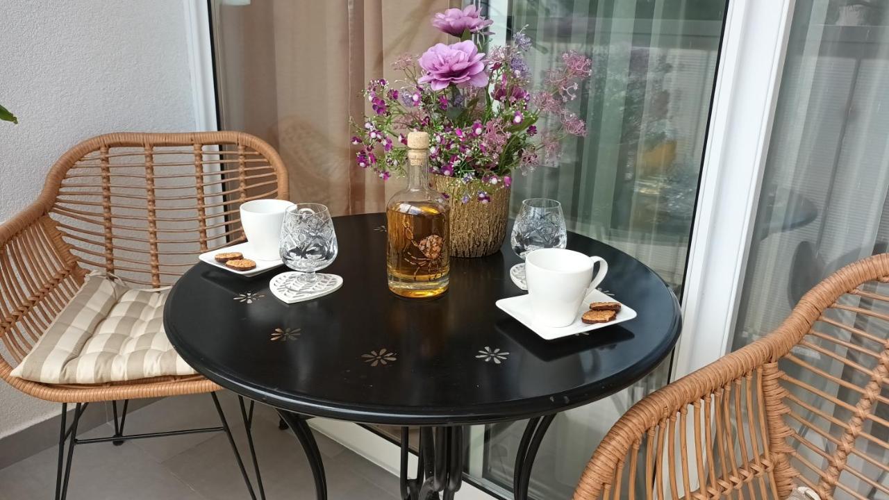 Leona Apartment-Perfect For Four สปลิท ภายนอก รูปภาพ