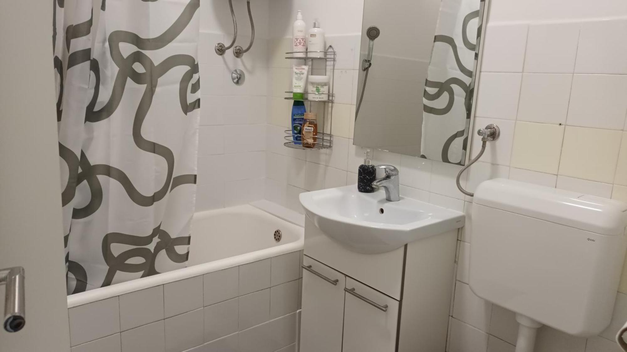 Leona Apartment-Perfect For Four สปลิท ภายนอก รูปภาพ